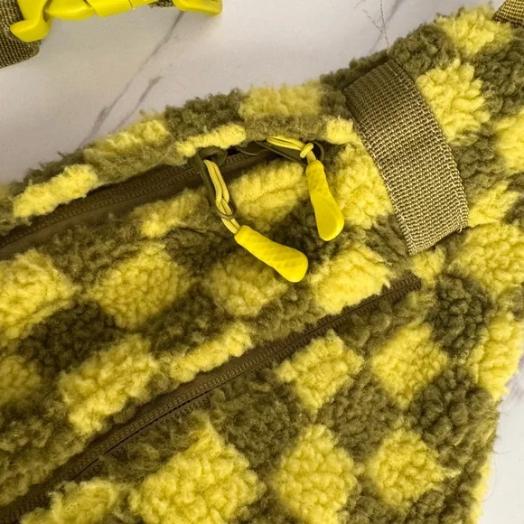 No Boundaries Green Checkered Sling Bag - Picture 5 of 8